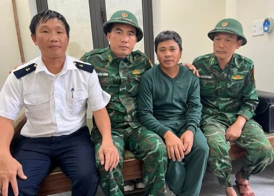 15 thuyền viên
